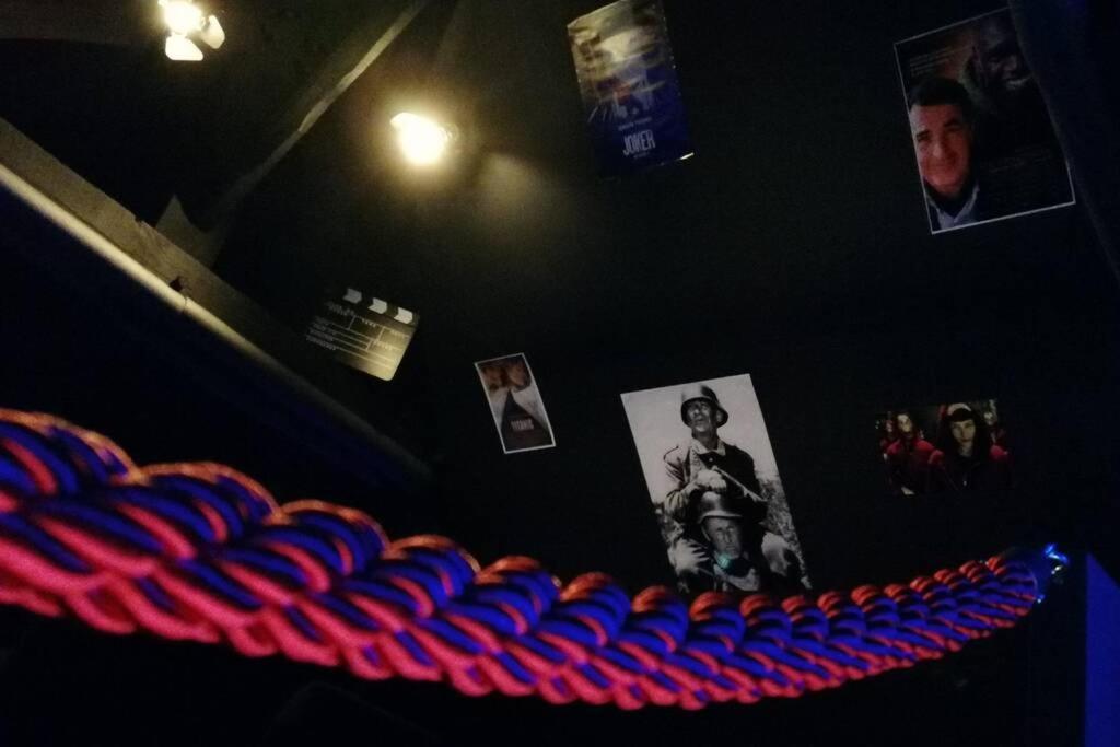 Maison Equipee! Avec Salle De Cinema!!!